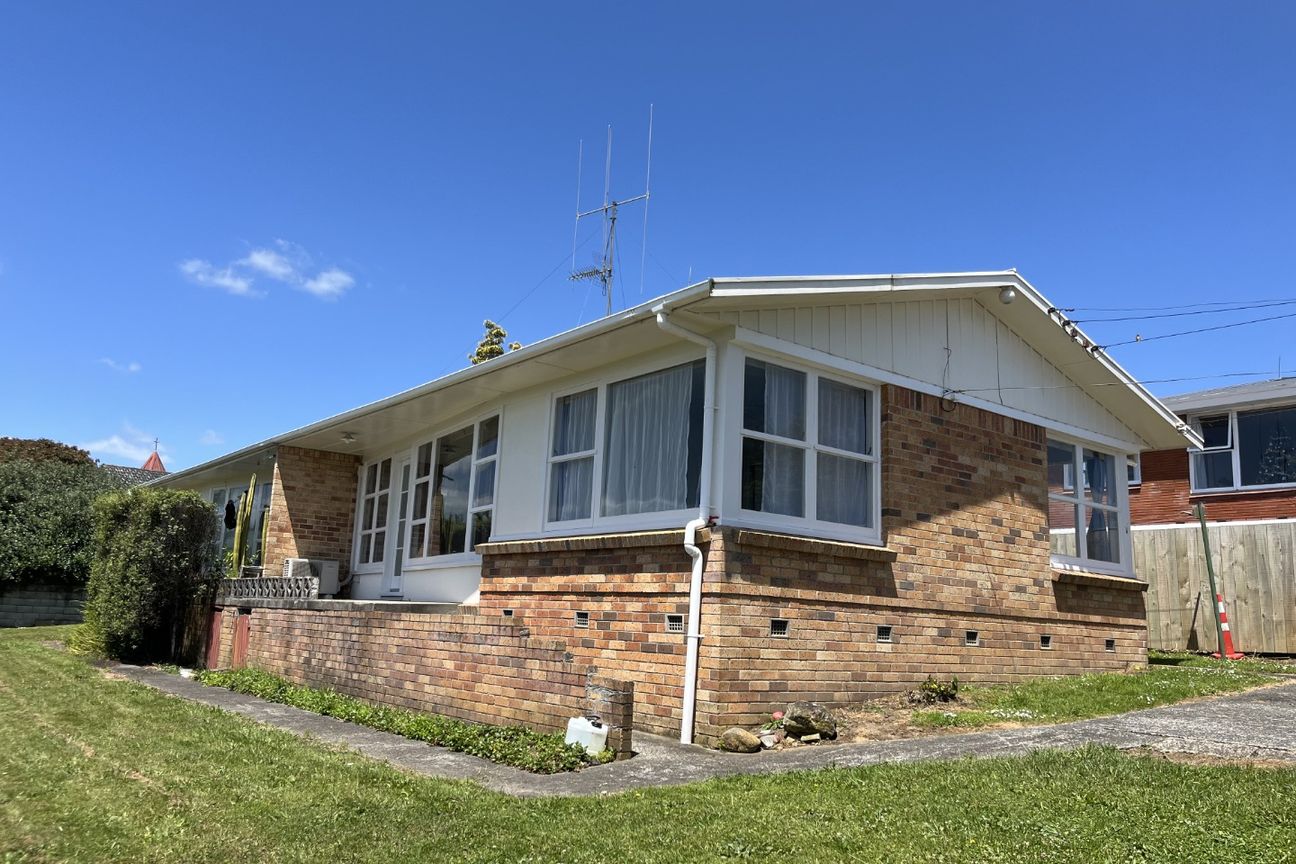 Tidy 2 Bedroom Unit in Hillcrest - Aanzicht 2