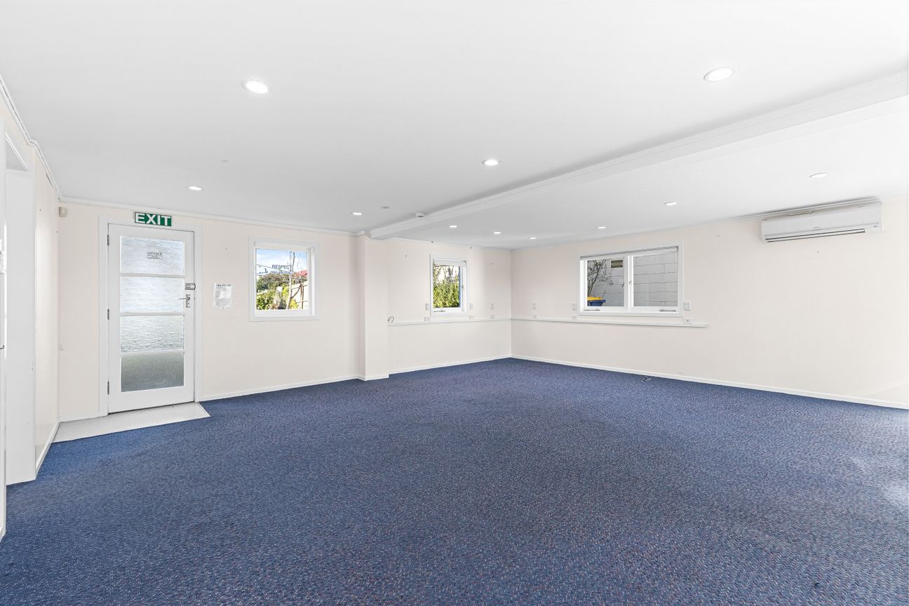 Huge home and land with limitless potential - Vista 3