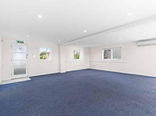 4257 Great North Road, Glendene