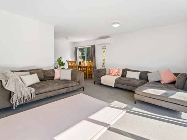 34A Graeme Avenue, Mangere East