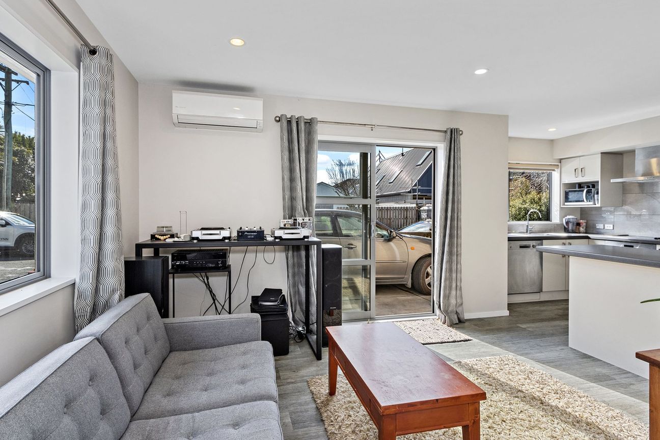 Modern townhouse close to city – pohled 3