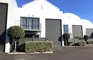 Live, work, thrive – office/warehouse