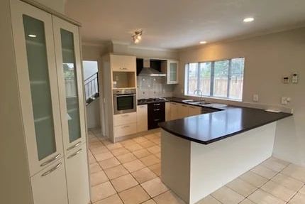 Spacious and Immaculate 4 Bedrooms Family Home - Mehr