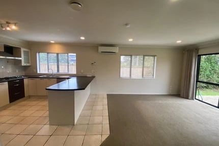 Spacious and Immaculate 4 Bedrooms Family Home - Ansicht 3