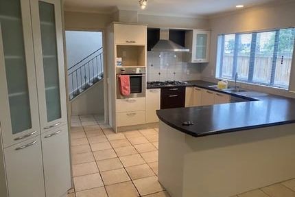 Spacious and Immaculate 4 Bedrooms Family Home - Ansicht 4