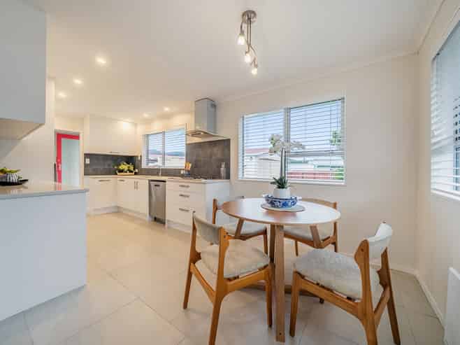 127 California Drive, Totara Park