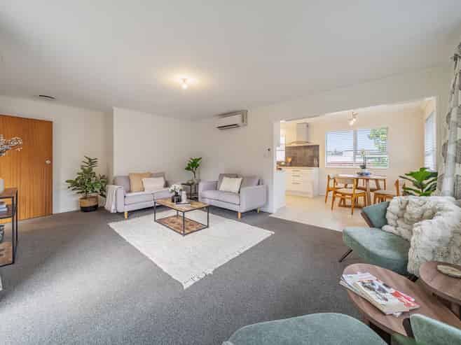 127 California Drive, Totara Park