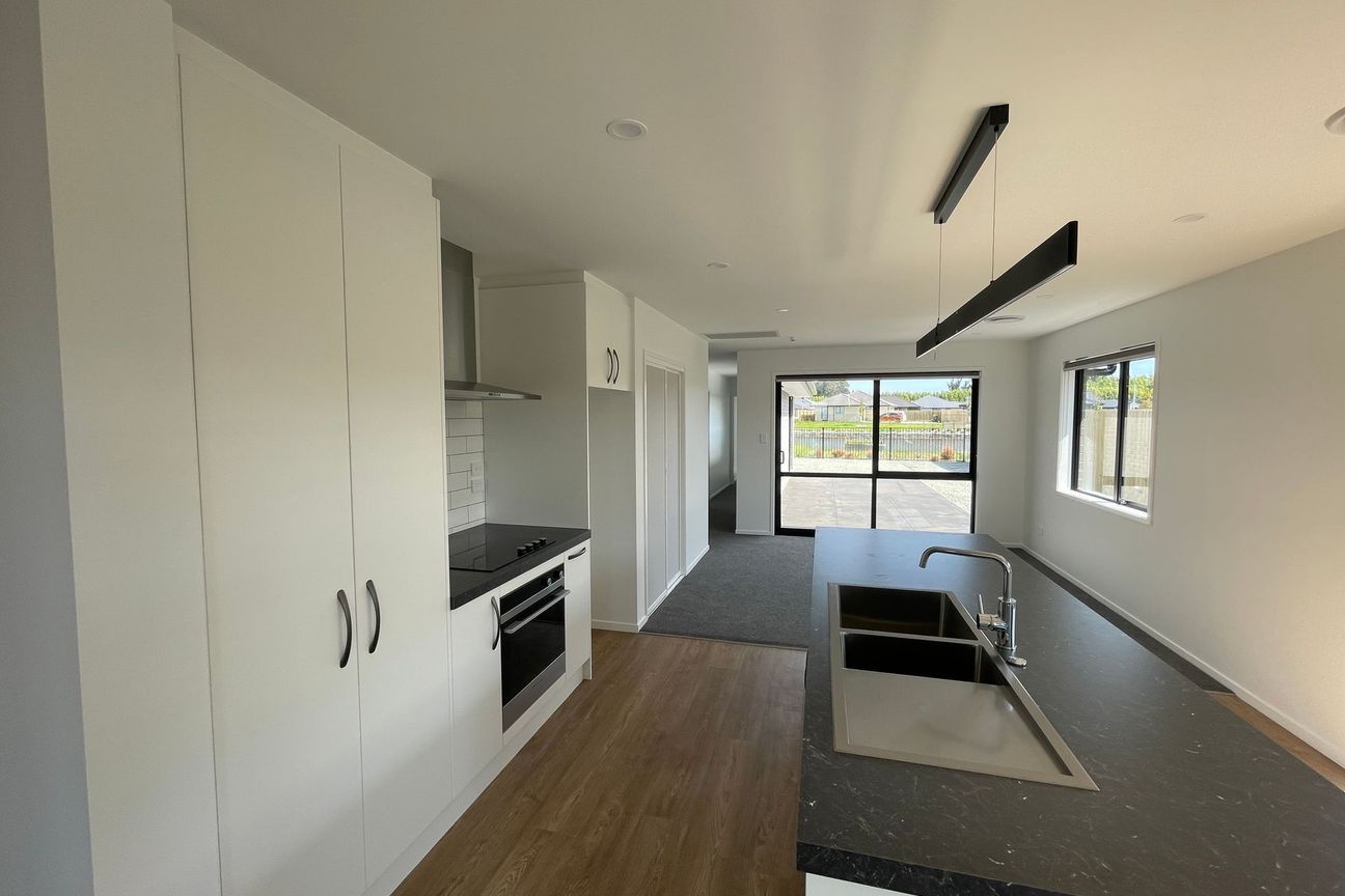 Modern, Easy Care Living in Popular Yaldhurst – pohled 2