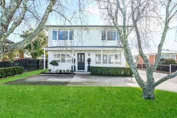 11 Wellesley Road, Mangere Bridge