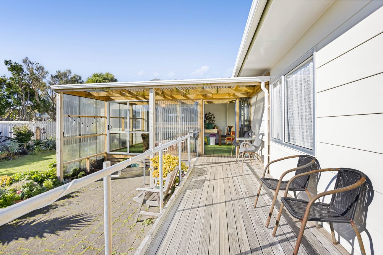 SEVEN BEDROOMS, THREE BATHROOMS – pohled 3