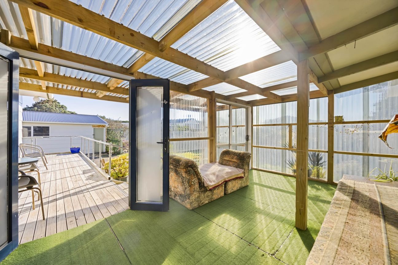 SEVEN BEDROOMS, THREE BATHROOMS – pohled 4