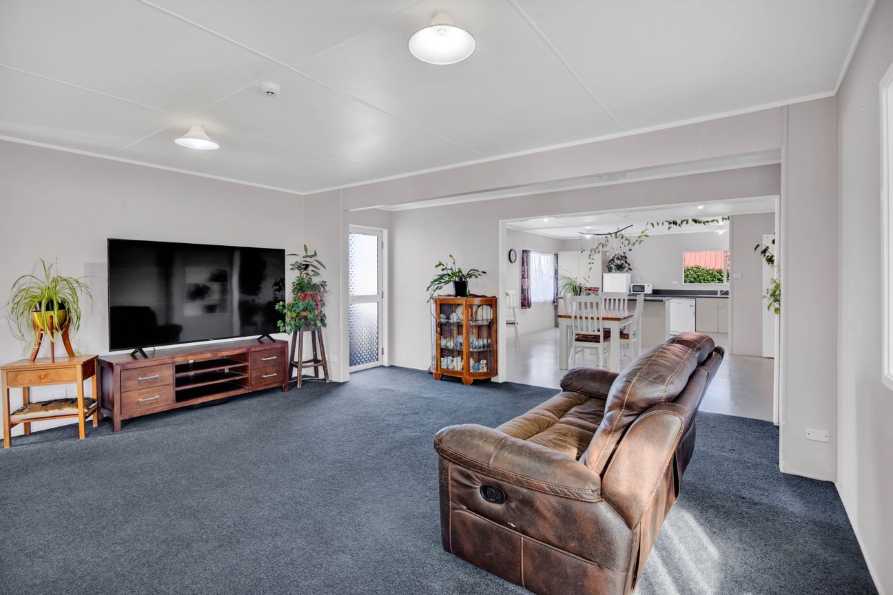 SEVEN BEDROOMS, THREE BATHROOMS – pohled 6