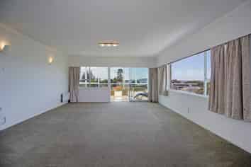 8/16 Atkin Avenue, Mission Bay
