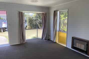 d/718 Pioneer Highway, Awapuni