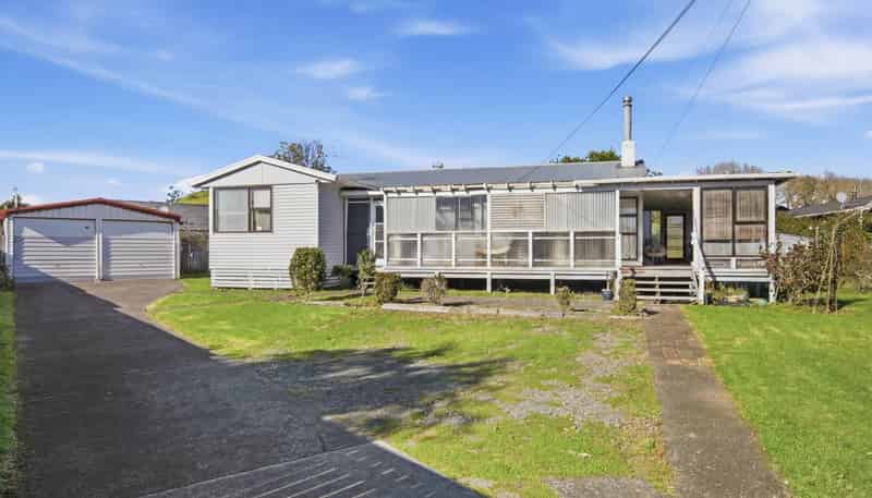 10 House Avenue, Mangere Bridge