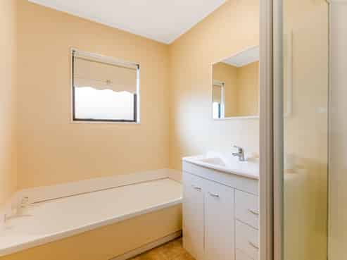 3/9 Korau Grove, Stokes Valley