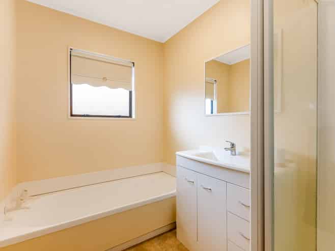 3/9 Korau Grove, Stokes Valley