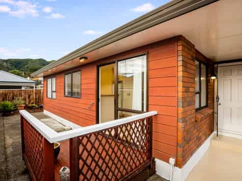 3/9 Korau Grove, Stokes Valley