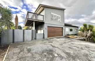 69 Queens Road, Waikanae Beach