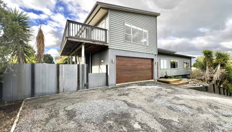 69 Queens Road, Waikanae Beach