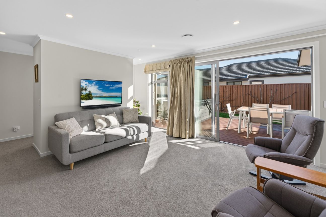 Modern Living with Space for the Toys - Mehr