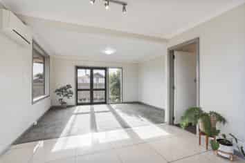 1 Hersham Place, Bromley