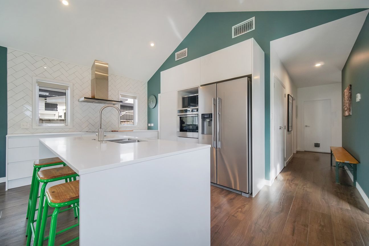 Stunning 4-Bedroom Family Home in Desirable Riverhead - Widok 6
