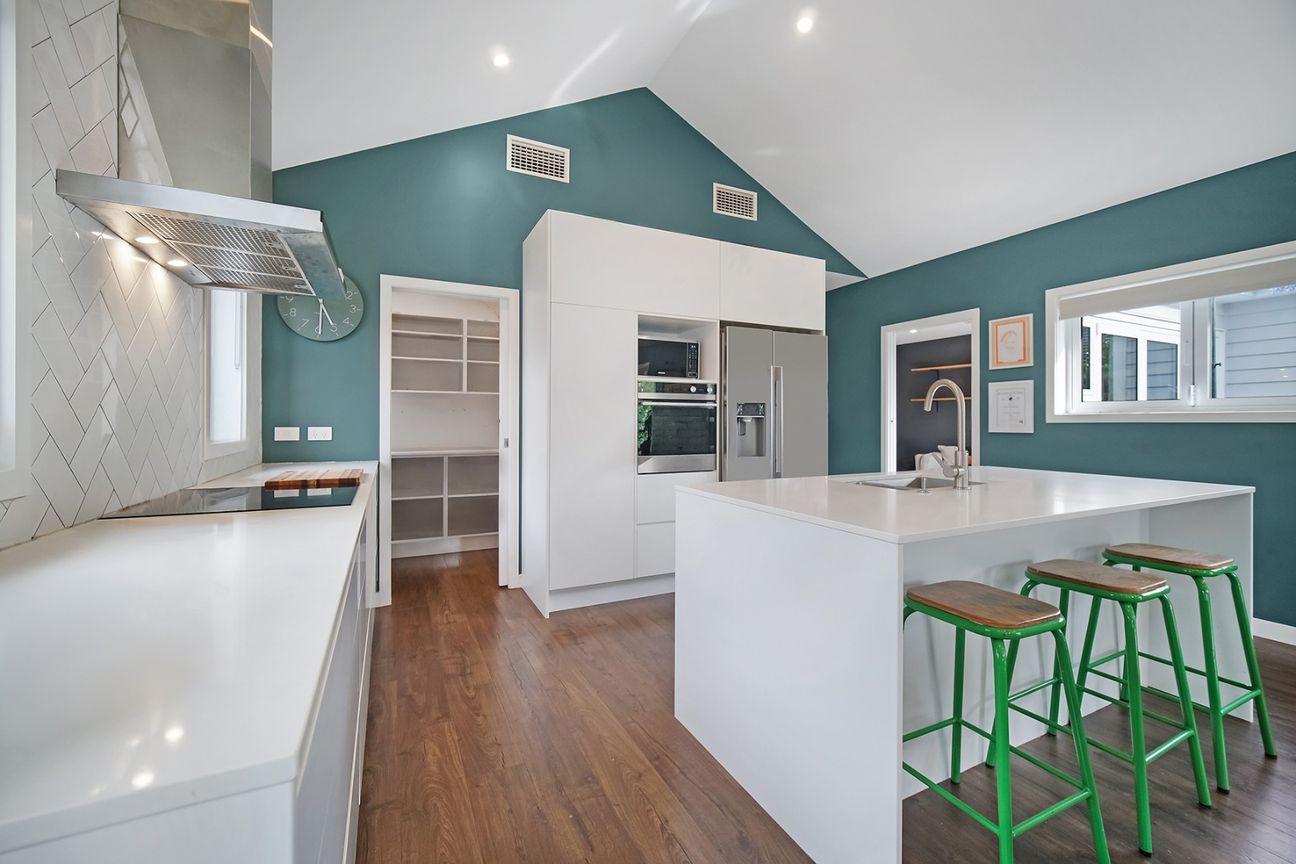 Stunning 4-Bedroom Family Home in Desirable Riverhead - Widok 4
