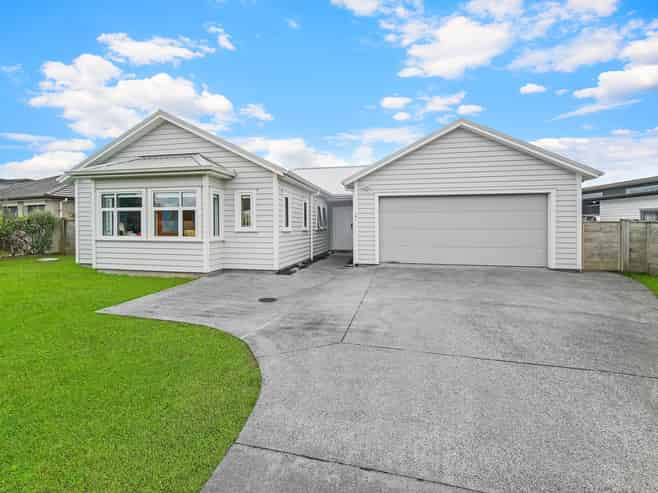 8 Leebank Crescent, Riverhead