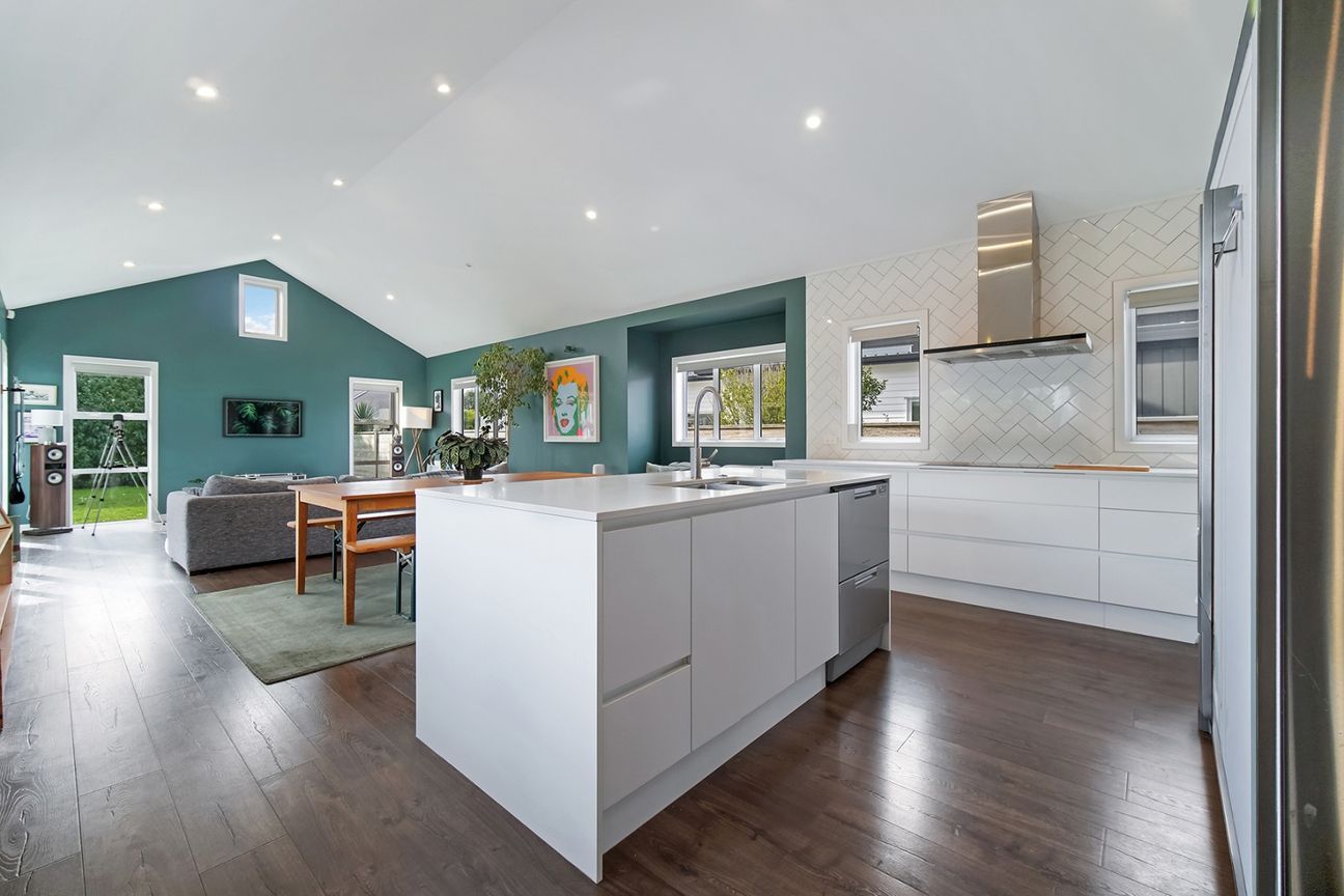 Stunning 4-Bedroom Family Home in Desirable Riverhead - Widok 5