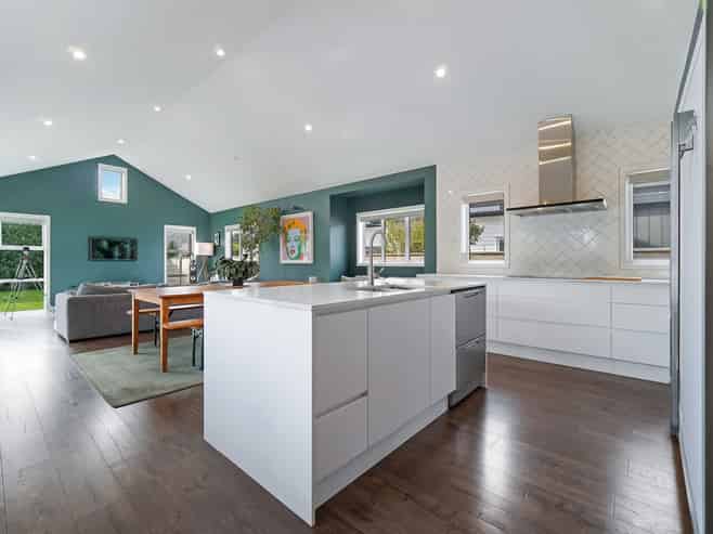 8 Leebank Crescent, Riverhead