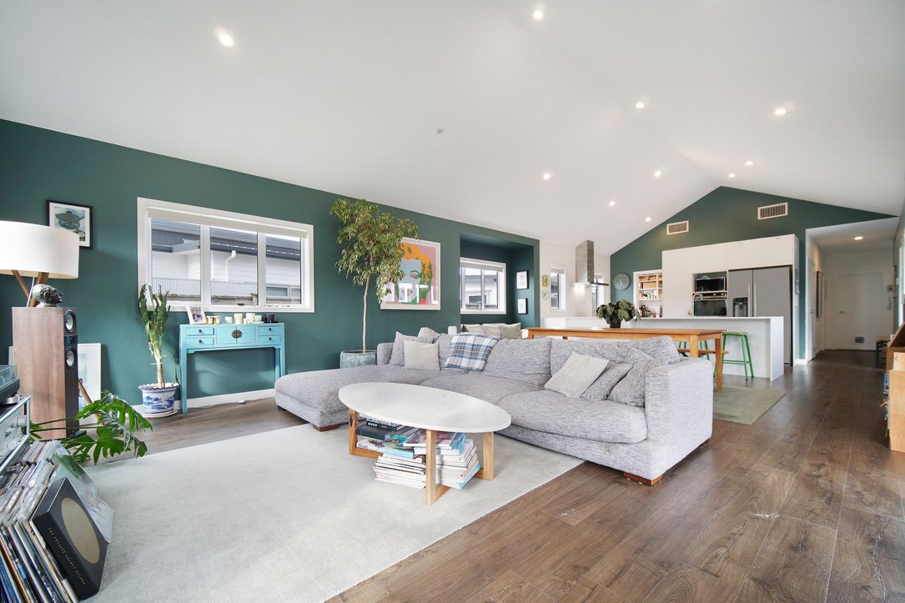 Stunning 4-Bedroom Family Home in Desirable Riverhead - Widok 2