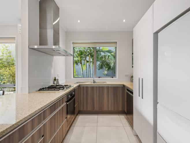 2/110 Hobsonville Point Road, Hobsonville