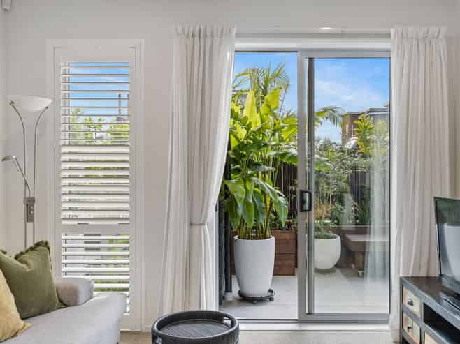 2/110 Hobsonville Point Road, Hobsonville