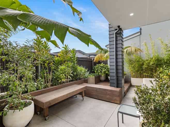 2/110 Hobsonville Point Road, Hobsonville