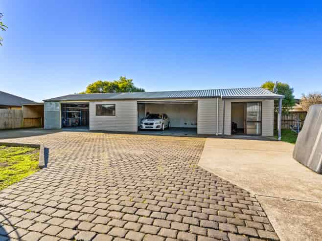 25 Pinewood Avenue, North New Brighton