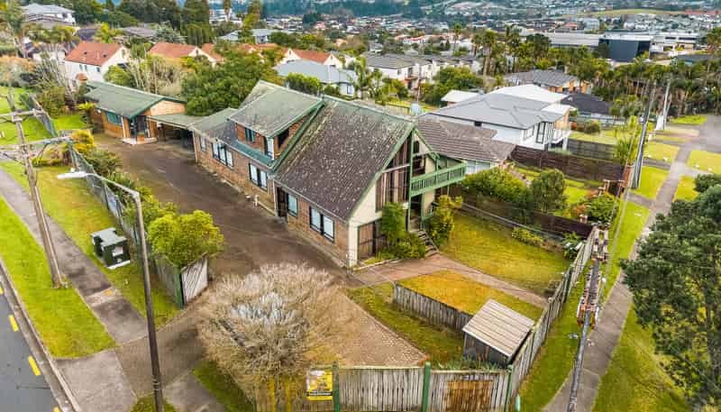 758 East Coast Road, Oteha