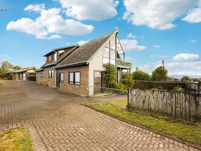 758 East Coast Road, Oteha