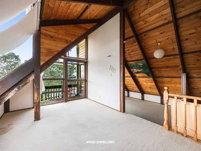 758 East Coast Road, Oteha