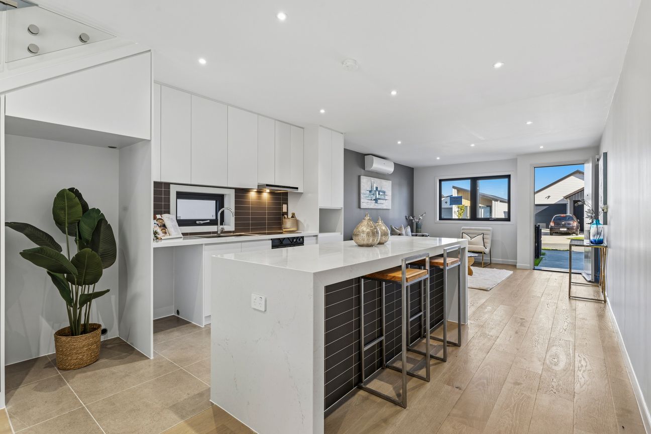 Brand New Luxury Living - Fler