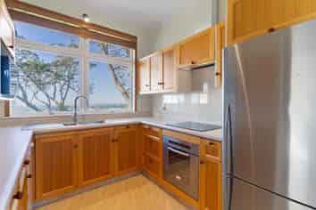 11 Puketaha, Swanson
