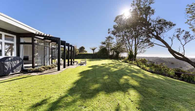 11 Puketaha, Swanson