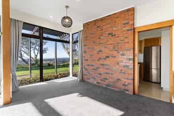 11 Puketaha, Swanson