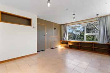 11 Puketaha, Swanson
