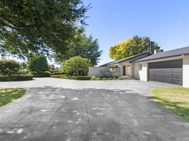 1560 Cambridge Road, Cambridge