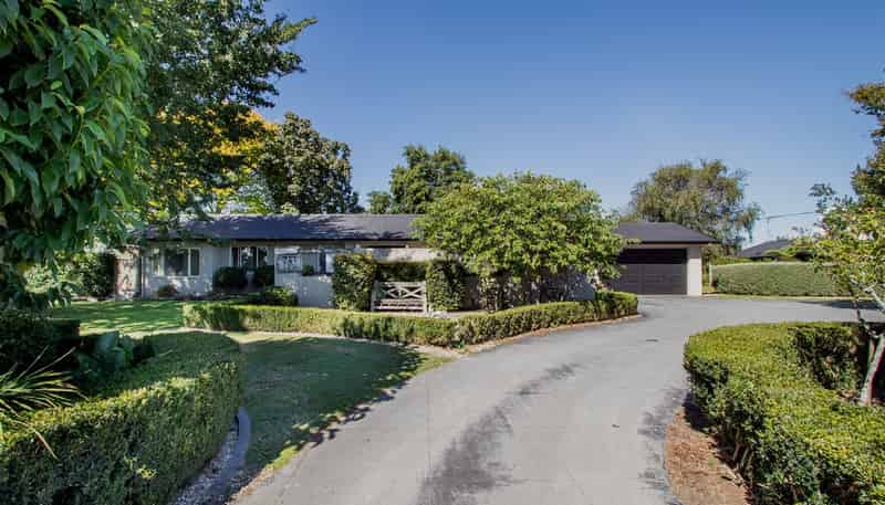 1560 Cambridge Road, Cambridge