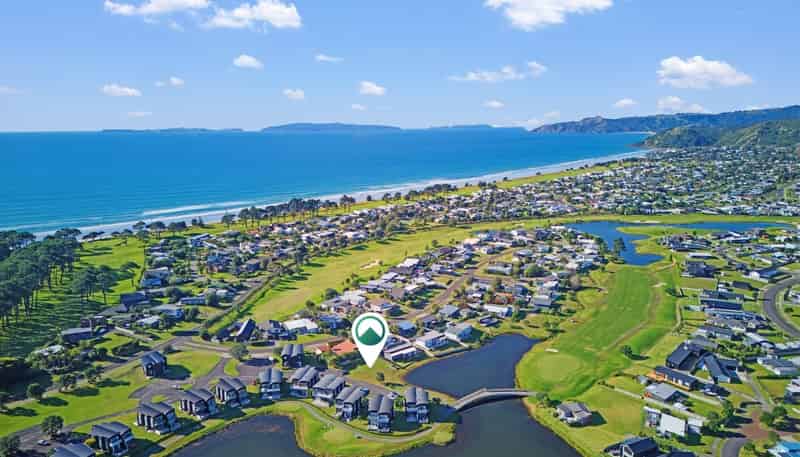 102 The Fairway, Matarangi