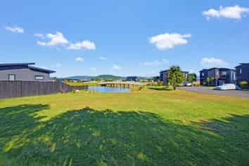 102 The Fairway, Matarangi