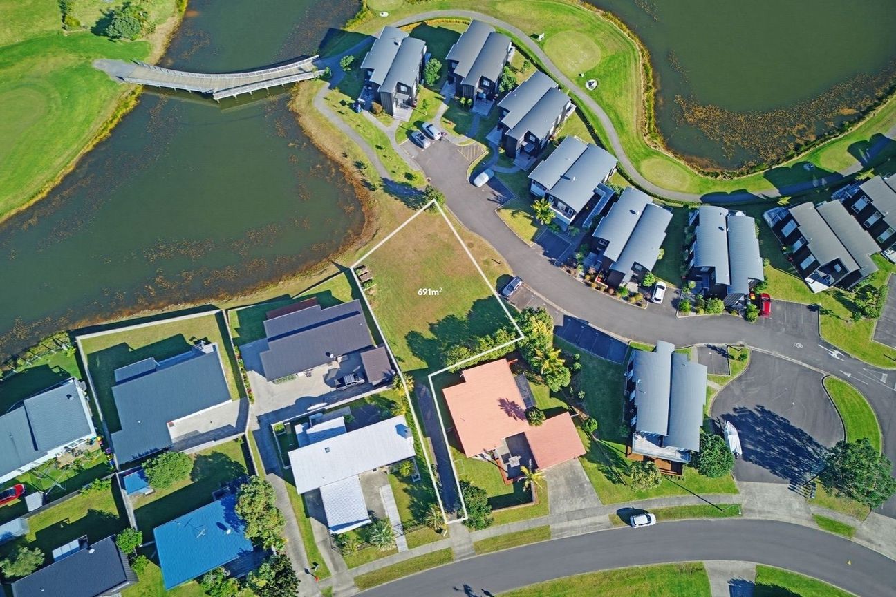 Peaceful Lakefront Section | Walk to Beach & Golf - Vista 3