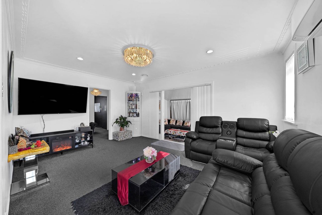 Secure Family Living with Modern Comfort - Widok 5